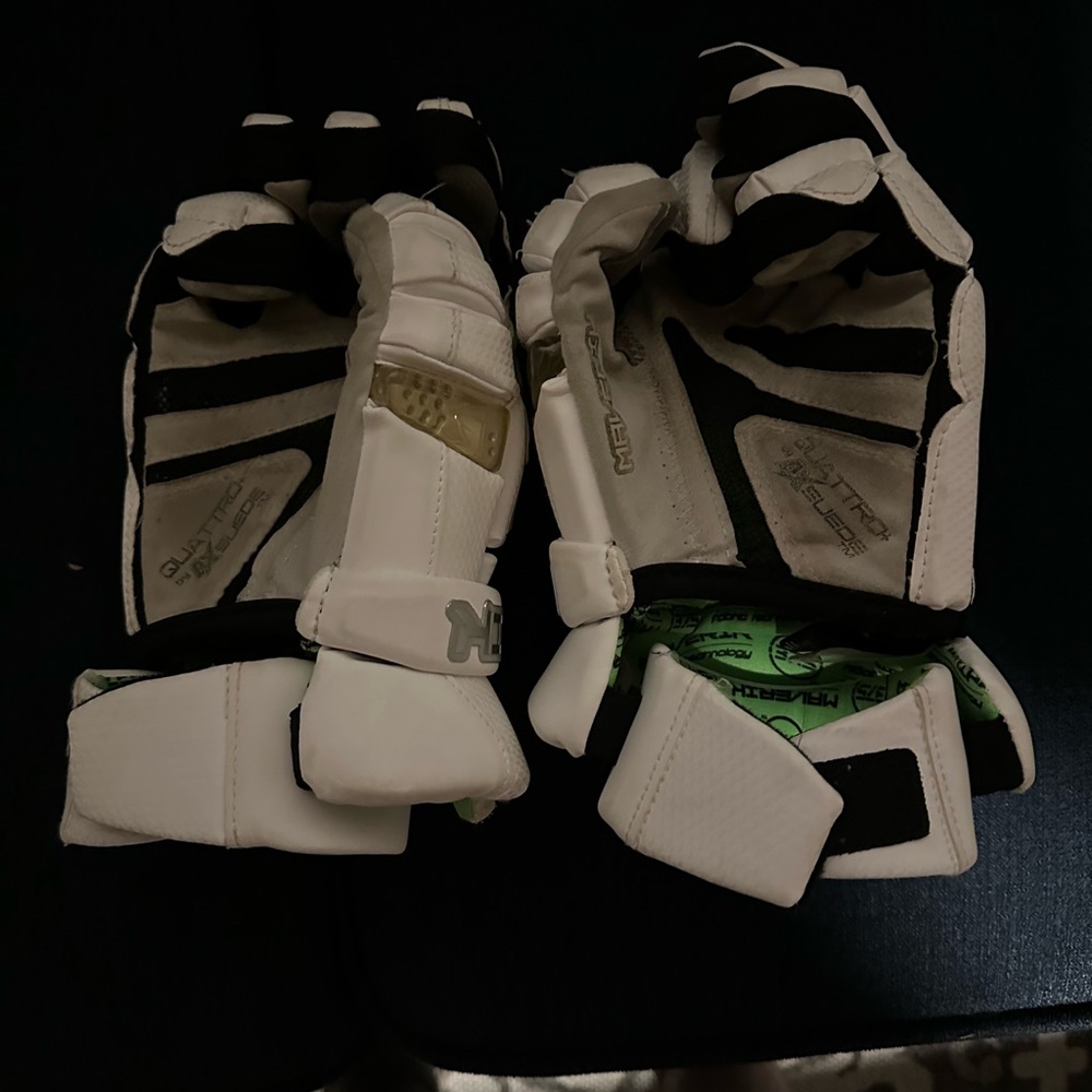 Lacrosse gloves